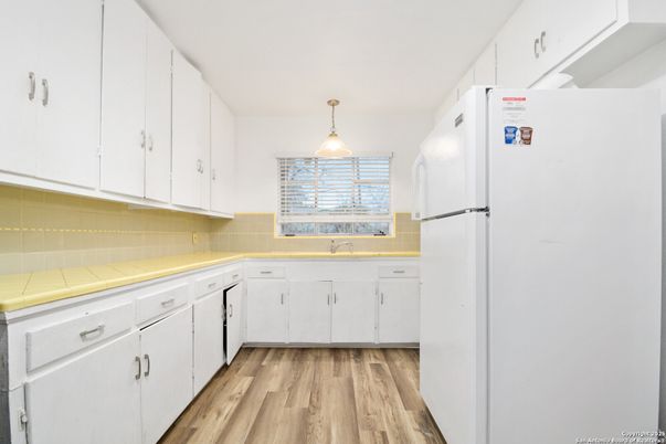 Interior, Kitchen, Pendant Lights, Wood Texture Flooring