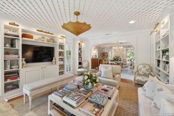 Chandelier, Dining room, Interior, Living room, Recessed Lighting, Wood Texture Flooring