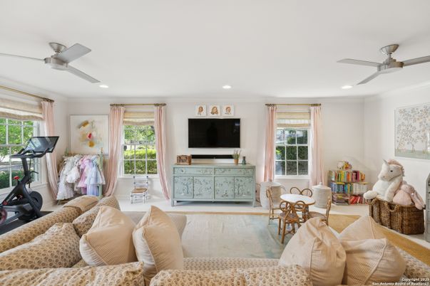 Fitness Equipment, Interior, Living room, Recessed Lighting