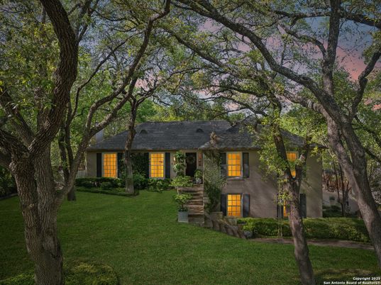 Backyard, Exterior, Facade, Cape Cod