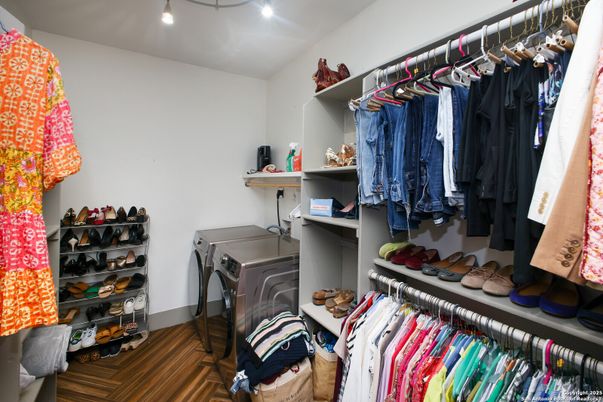 Interior, Walk-in Closets, Wood Texture Flooring