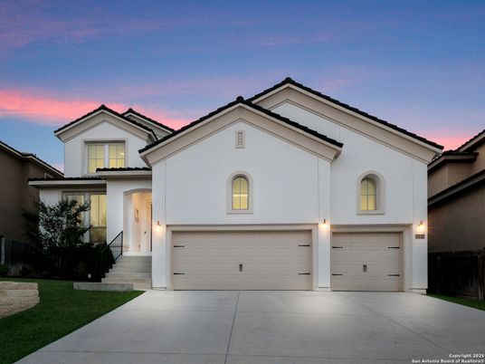 Attached, Exterior, Facade, Mediterranean