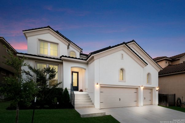 Attached, Exterior, Facade, Mediterranean