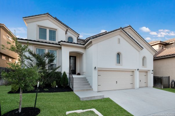 Attached, Exterior, Facade, Mediterranean