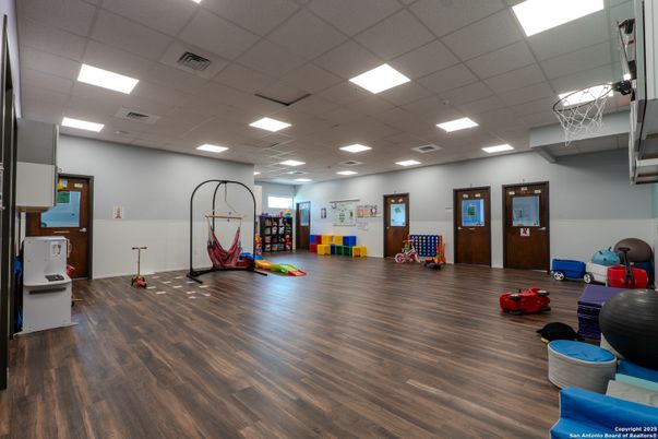 Fitness Equipment, Interior, Recessed Lighting, Wood Texture Flooring