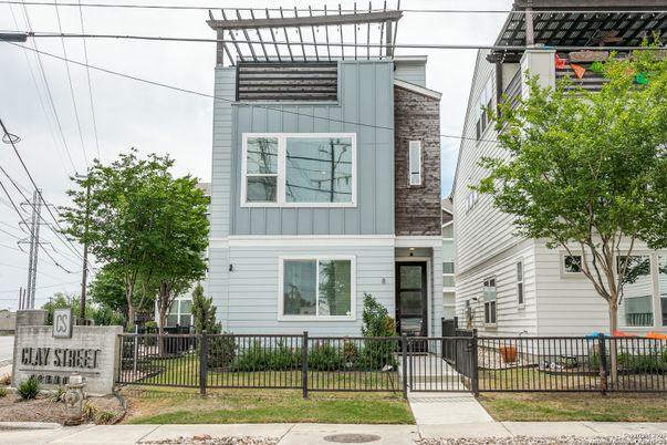 Exterior, Facade, Rowhouse