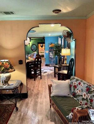 Interior, Recessed Lighting, Wood Texture Flooring
