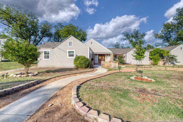 Backyard, Exterior, Facade, Farmhouse