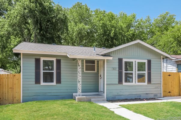 Exterior, Facade, Ranch
