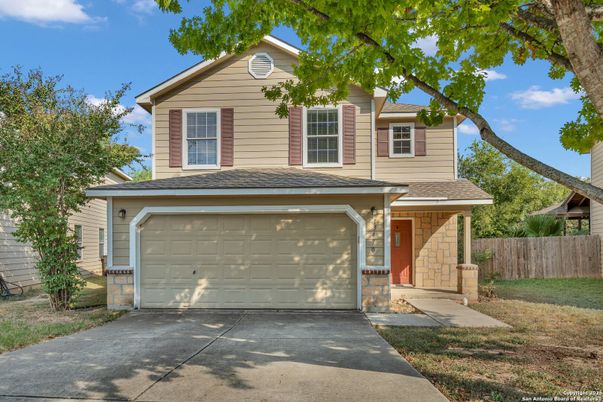 Attached, Exterior, Facade, American Craftsman
