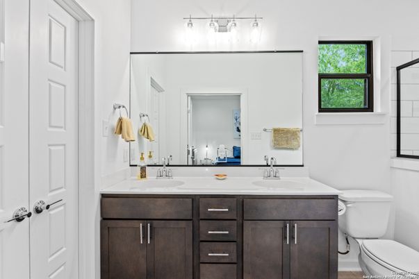 Bathroom, Dual Sink Vanities, Interior
