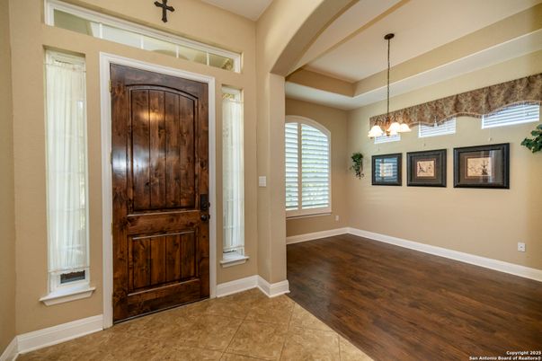 Interior, Pendant Lights, Wood Texture Flooring