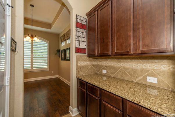 Interior, Pendant Lights, Wood Texture Flooring