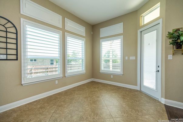 Empty room, Interior