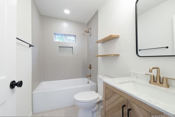 Bathroom, Interior, Recessed Lighting
