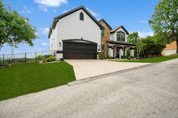 Attached, Exterior, Facade, Farmhouse
