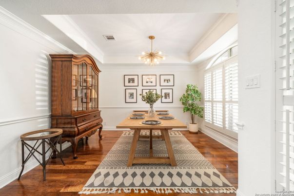 Interior, Pendant Lights, Wood Texture Flooring