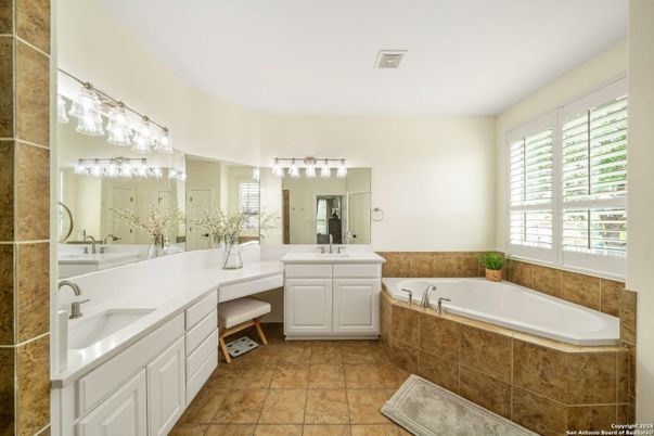 Bathroom, Dual Sink Vanities, Interior