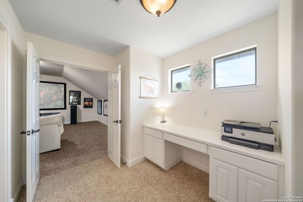 Home Office, Interior