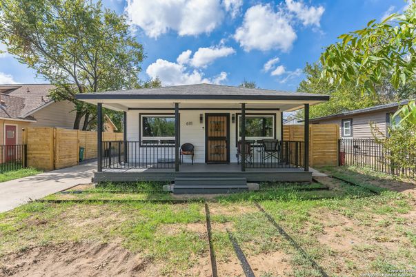 Backyard, Exterior, Facade, Ranch