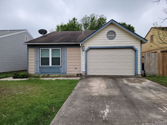 Attached, Exterior, Facade, Ranch