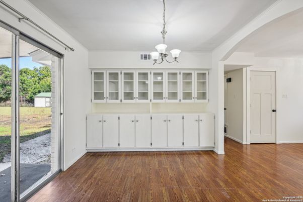 Chandelier, Empty room, Interior, Wood Texture Flooring