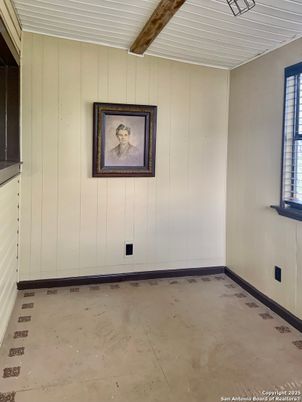 Empty room, Interior, Wooden Beams