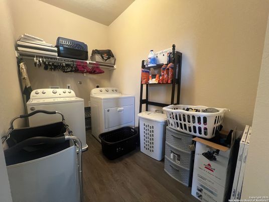 Interior, Washer, Wood Texture Flooring
