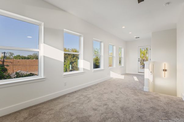 Empty room, Interior, Recessed Lighting