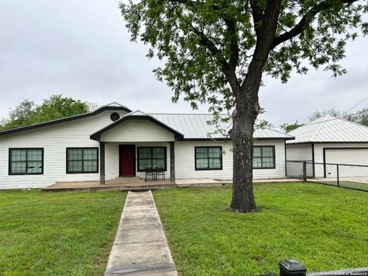 Backyard, Exterior, Facade, Ranch