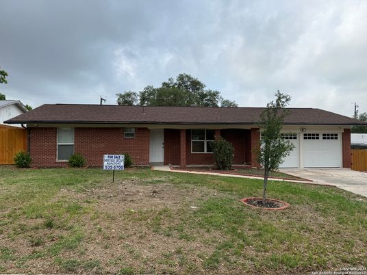 Attached, Exterior, Facade, Brick Facade, Ranch