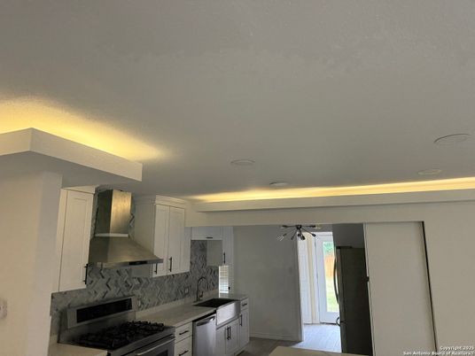 Fireplace, Interior, Kitchen, Recessed Lighting