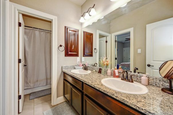 Bathroom, Dual Sink Vanities, Interior