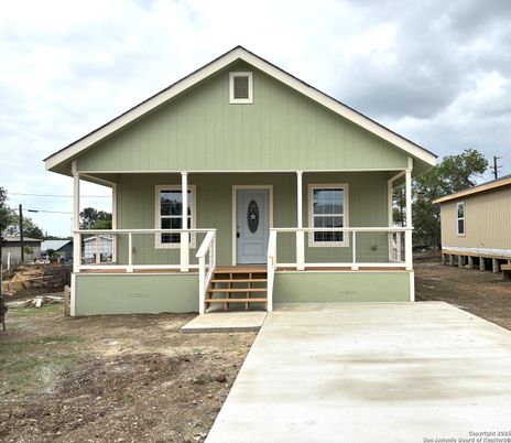 Exterior, Facade, Farmhouse
