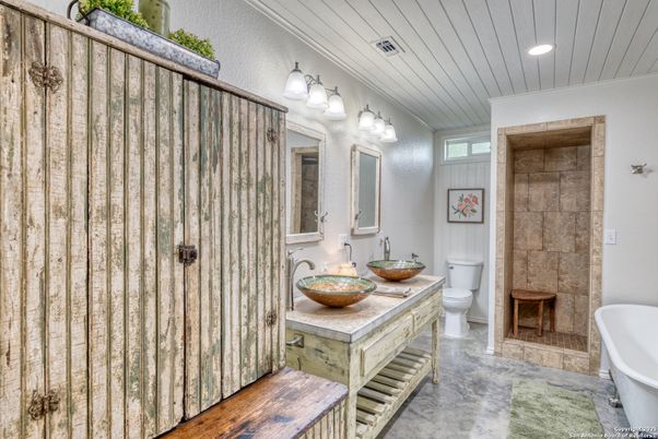 Bathroom, Interior, Recessed Lighting