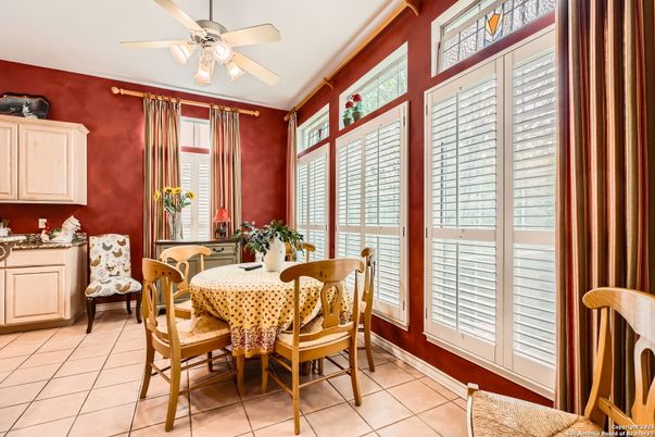 Dining room, Interior