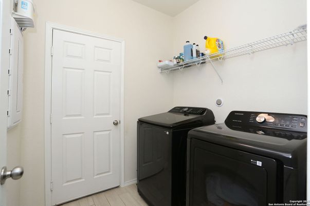 Interior, Washer, Wood Texture Flooring
