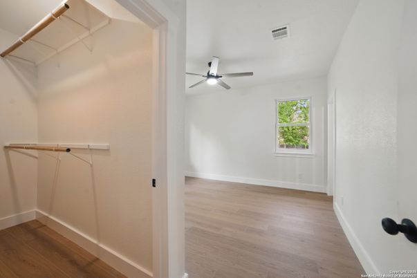 Interior, Walk-in Closets, Wood Texture Flooring