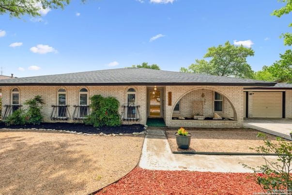 Attached, Exterior, Facade, Brick Facade, Ranch
