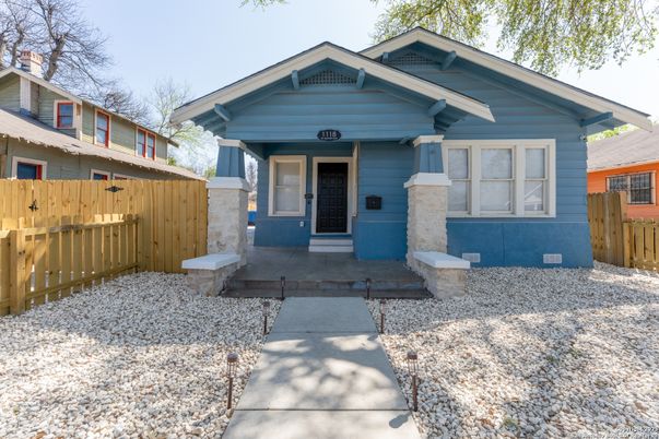 Exterior, Facade, American Craftsman