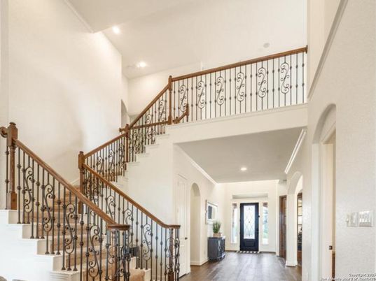 Interior, Recessed Lighting, Wood Texture Flooring