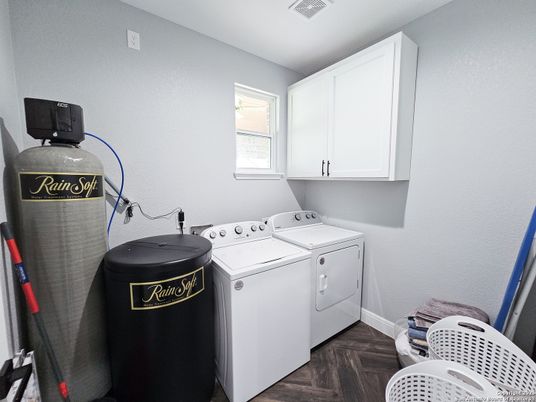 Interior, Washer, Wood Texture Flooring