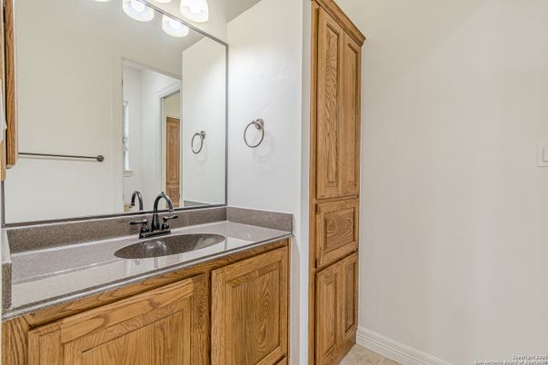 Bathroom, Interior, Tile Countertops