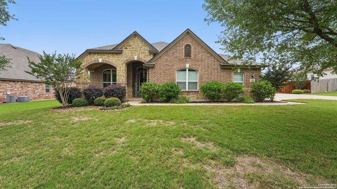 Backyard, Exterior, Facade, Brick Facade, Brick Traditional