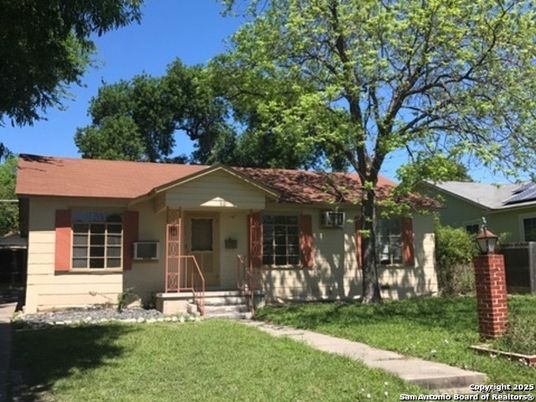 Backyard, Exterior, Facade, Ranch