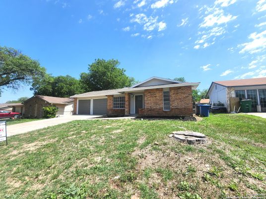 Backyard, Exterior, Facade, Brick Facade, Ranch