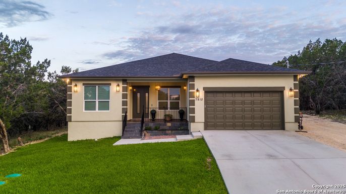 Attached, Exterior, Facade, Ranch