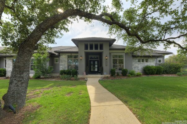Backyard, Exterior, Facade, Ranch