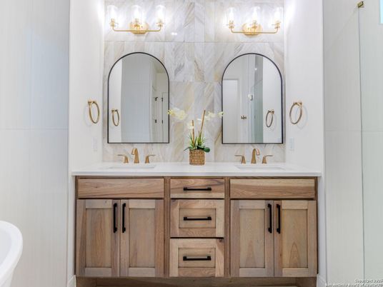 Bathroom, Dual Sink Vanities, Interior