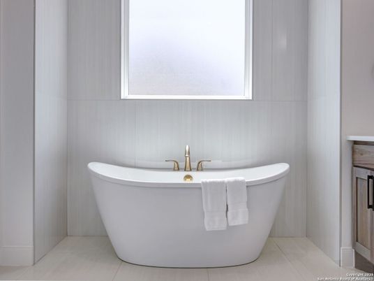 Bathroom, Free Standing Baths, Interior